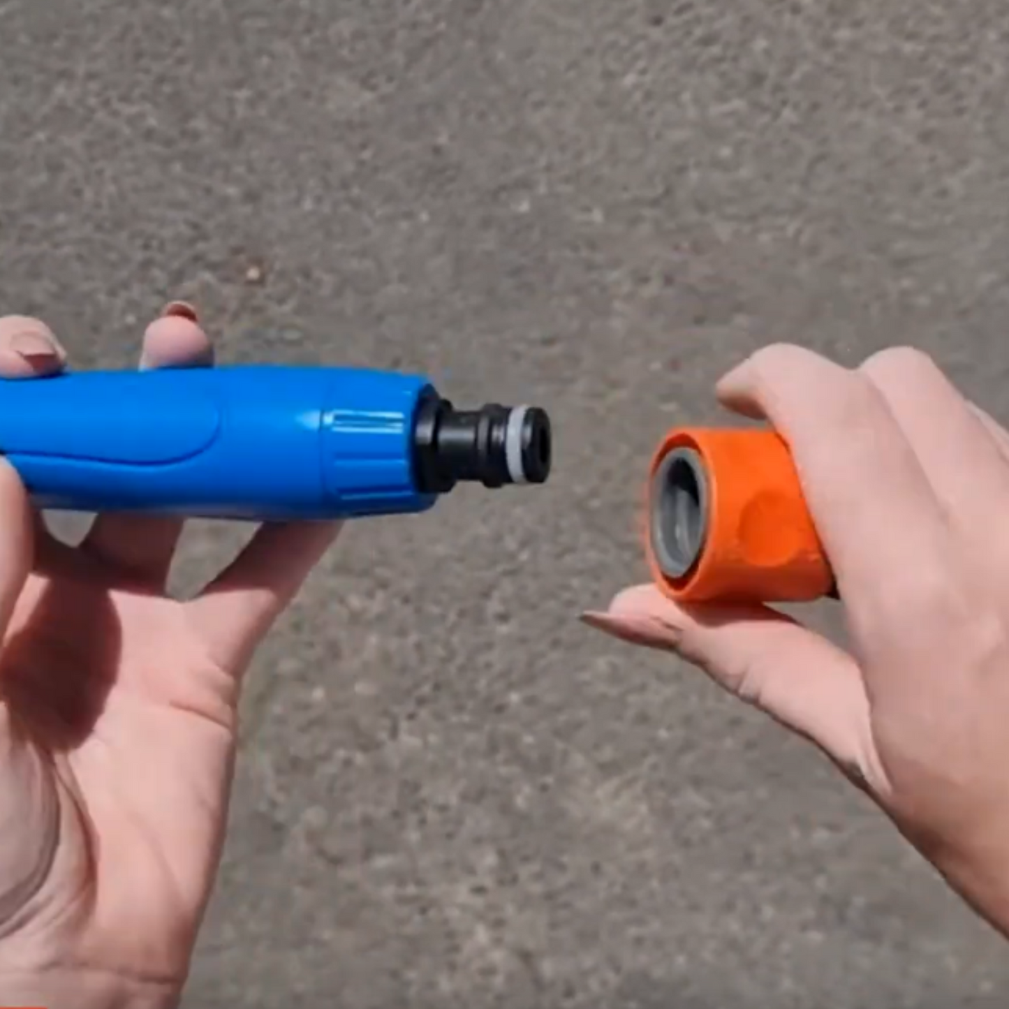 Filter cartridge cleaning comb